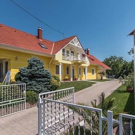 Topaz Apartmanhazak Balatongyörök エクステリア 写真