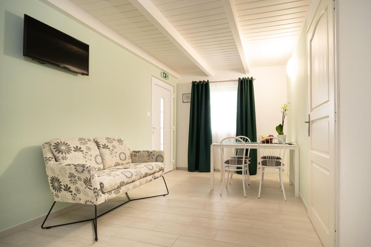 Topaz Apartmanhazak Balatongyörök エクステリア 写真