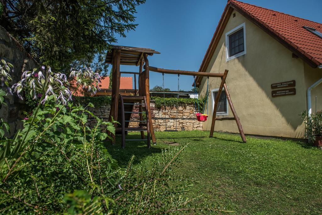 Topaz Apartmanhazak Balatongyörök エクステリア 写真