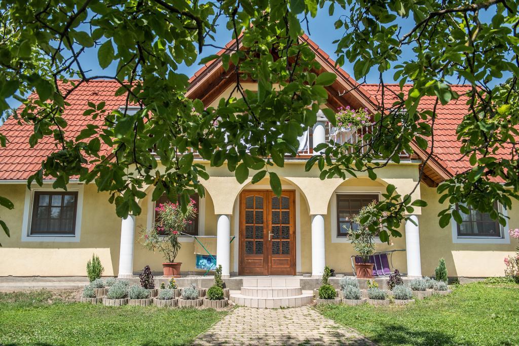 Topaz Apartmanhazak Balatongyörök エクステリア 写真