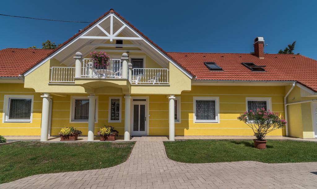 Topaz Apartmanhazak Balatongyörök エクステリア 写真
